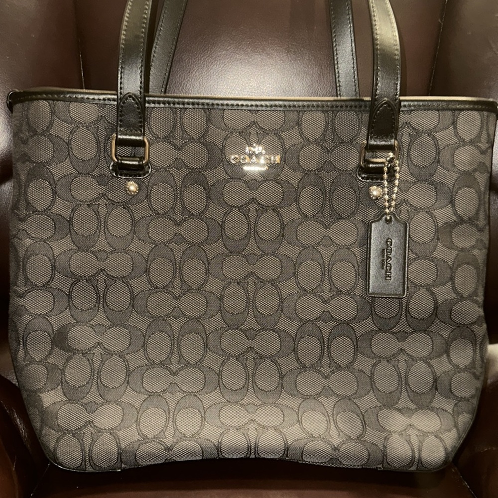 ***SOLD** NWOT Coach Canvas & Leather Signature Gallery Tote - Picture 2 of 15